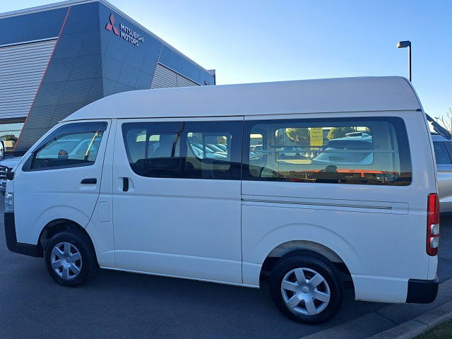 2019 Toyota Hiace 5DR DIESEL HIGHROOF