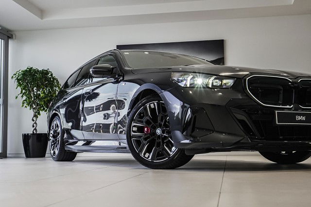 2025 BMW i5 M60 Touring