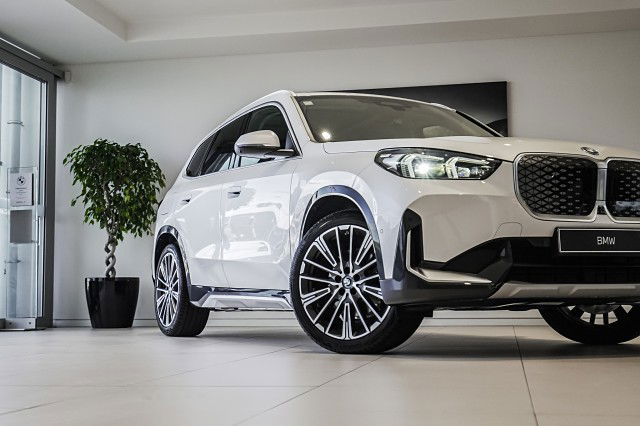 2025 BMW iX1 xDrive30