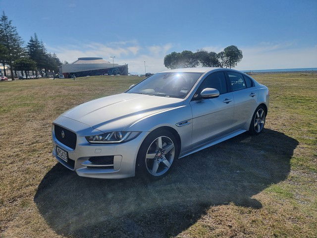 2016 Jaguar XE 20T R-Sport 2.0P/8At