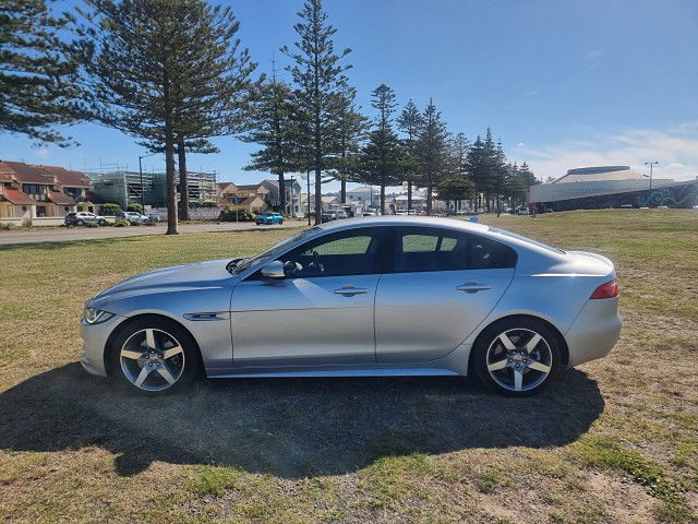 2016 Jaguar XE 20T R-Sport 2.0P/8At