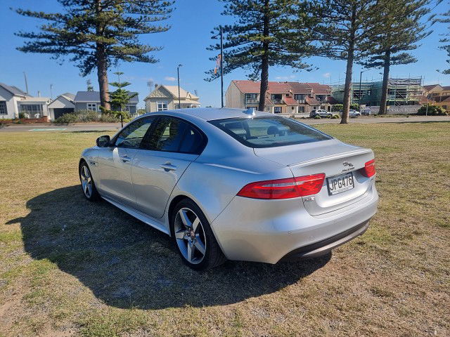 2016 Jaguar XE 20T R-Sport 2.0P/8At