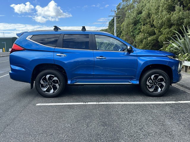 2025 Mitsubishi Pajero Sport VRX 4WD