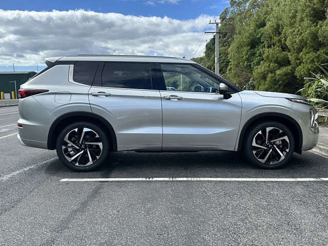 2025 Mitsubishi Outlander VRX 4WD - PRE-REG SALE