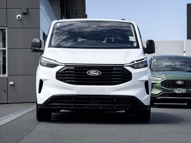 2024 Ford Transit 320L Bus 2.0D/8At