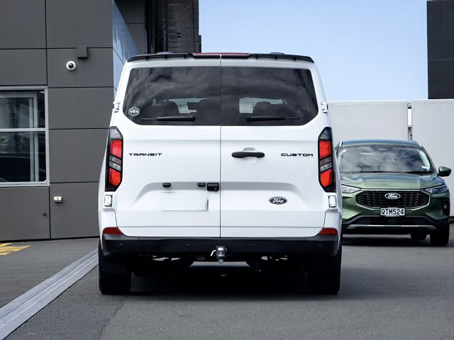 2024 Ford Transit 320L Bus 2.0D/8At