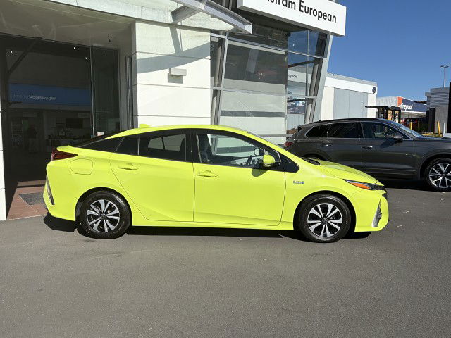 2017 Toyota Prius PHEV