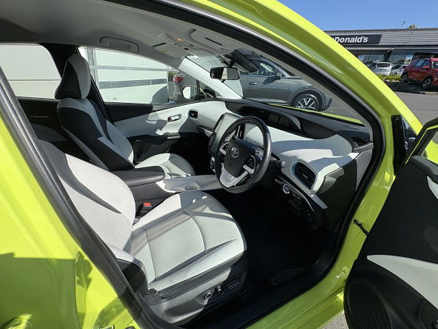 2017 Toyota Prius PHEV