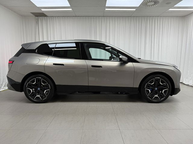 2025 BMW iX BMWi vehicles 22CF xDrive50