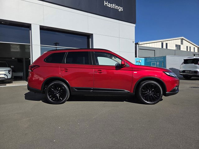 2022 Mitsubishi Outlander LS 2.4P 7-SEATER BLACKOUT