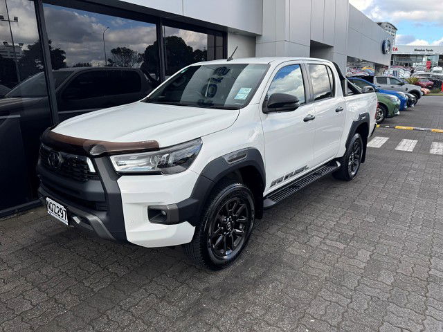 2021 Toyota Hilux SR5 CRUISER 4WD