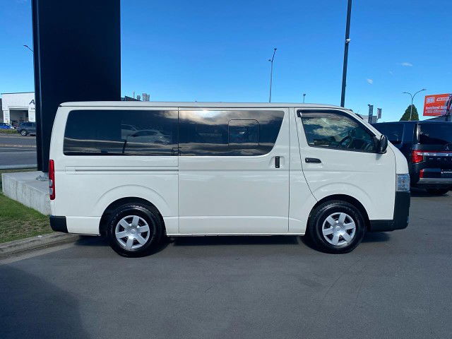 2017 Toyota Hiace 5DR Diesel