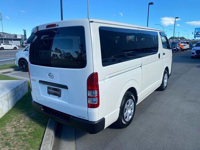 2017 Toyota Hiace 5DR Diesel