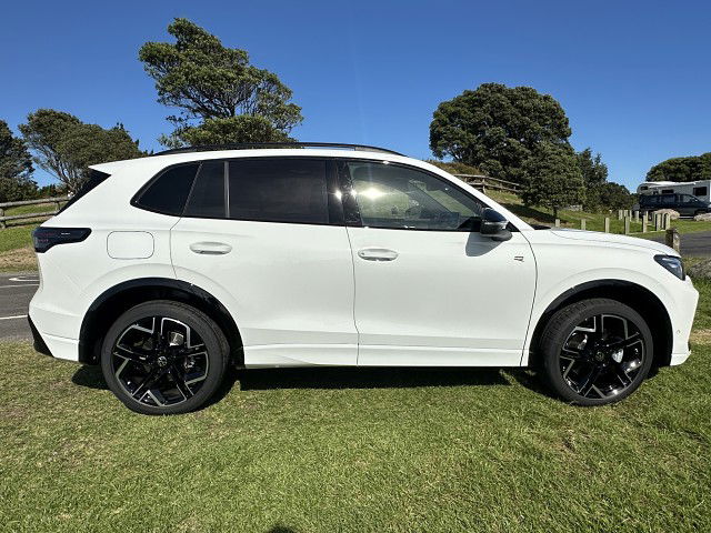 2025 Volkswagen Tiguan R-Line AWD