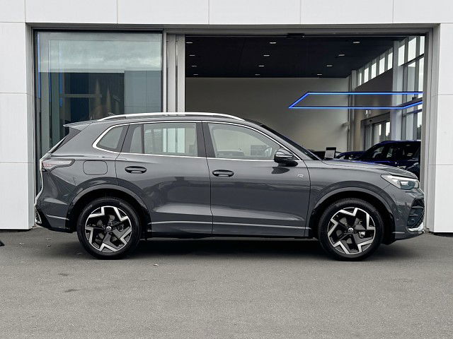 2025 Volkswagen Tiguan R-Line 1.4Pt/7At