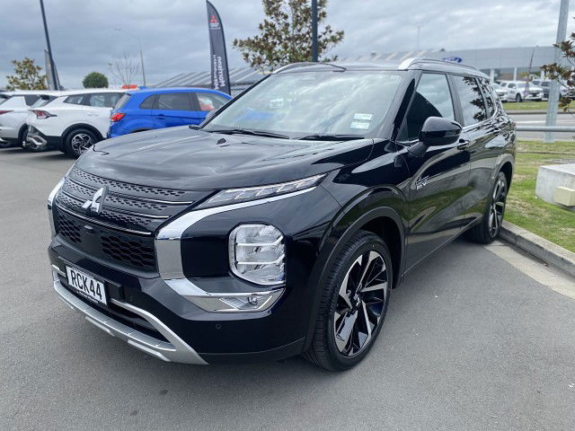 2025 Mitsubishi Outlander PHEV XLS 4WD