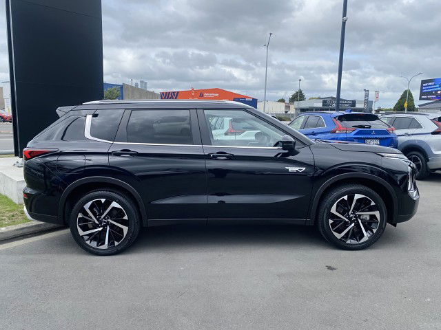 2025 Mitsubishi Outlander PHEV XLS 4WD