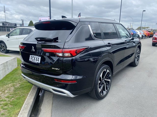 2025 Mitsubishi Outlander PHEV XLS 4WD