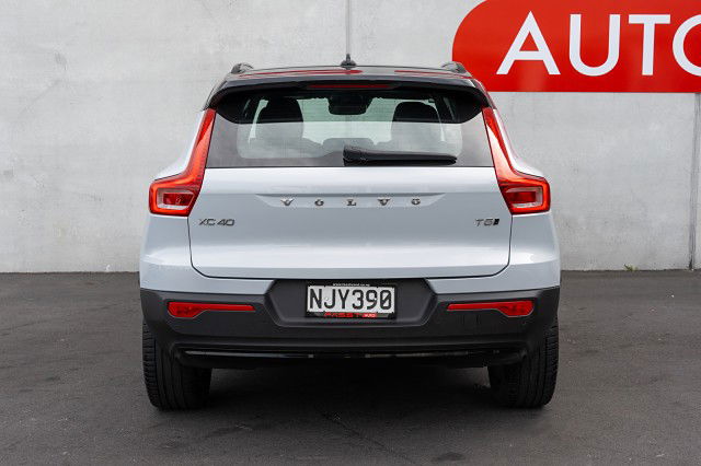 2021 Volvo XC40 T5 AWD R-Design 2.0P