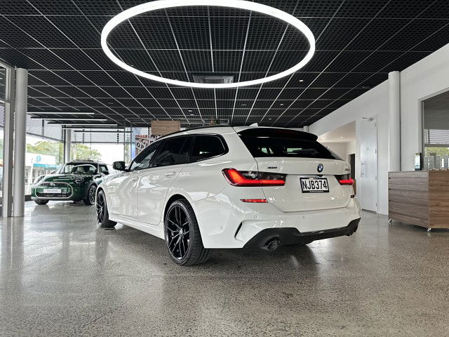 2021 BMW 320d xDrive Touring M-Sport +Comfort Pack