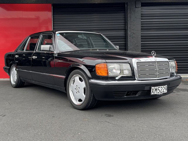 1989 Mercedes-Benz 560 SEL