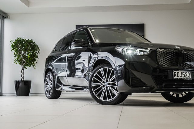 2025 BMW iX1 xDrive30