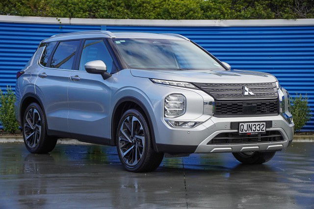 2024 Mitsubishi Outlander XLS 2.5P/4WD/CVT