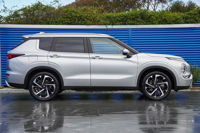 2024 Mitsubishi Outlander XLS 2.5P/4WD/CVT