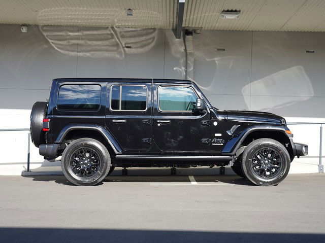 2025 Jeep Wrangler Overland Midnight Edition 2.0P 4WD 4Dr Wagon