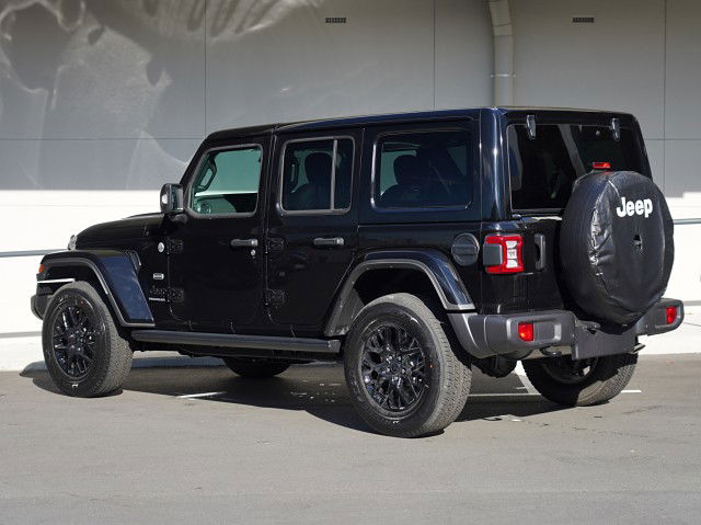 2025 Jeep Wrangler Overland Midnight Edition 2.0P 4WD 4Dr Wagon