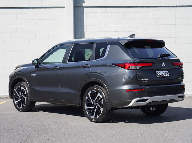 2025 Mitsubishi Outlander PHEV XLS 4WD