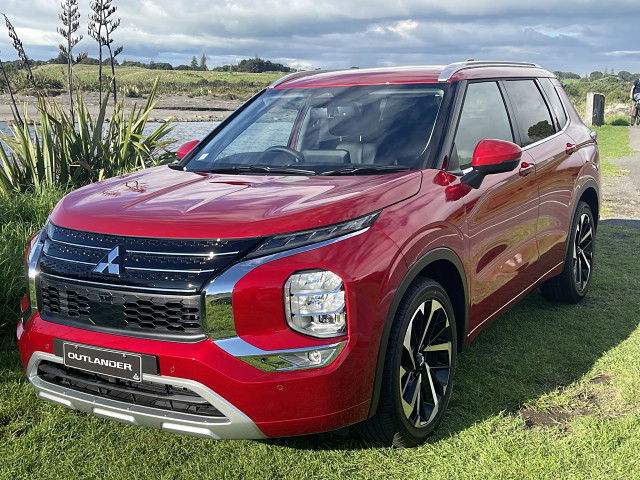 2025 Mitsubishi Outlander VRX 4WD