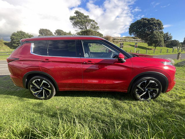 2025 Mitsubishi Outlander VRX 4WD - PRE-REG SALE