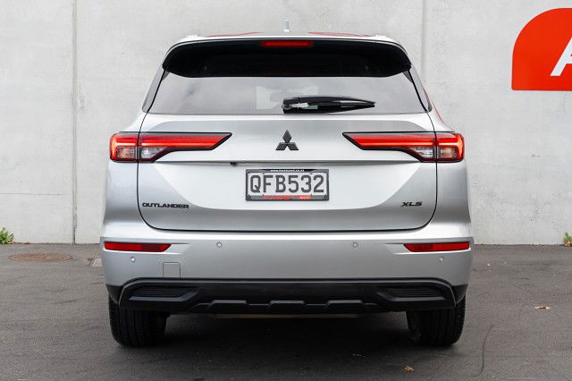 2023 Mitsubishi Outlander XLS 2.5P/CVT