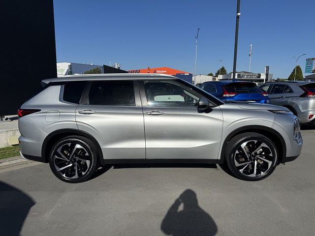 2023 Mitsubishi Outlander XLS 2.5P/CVT