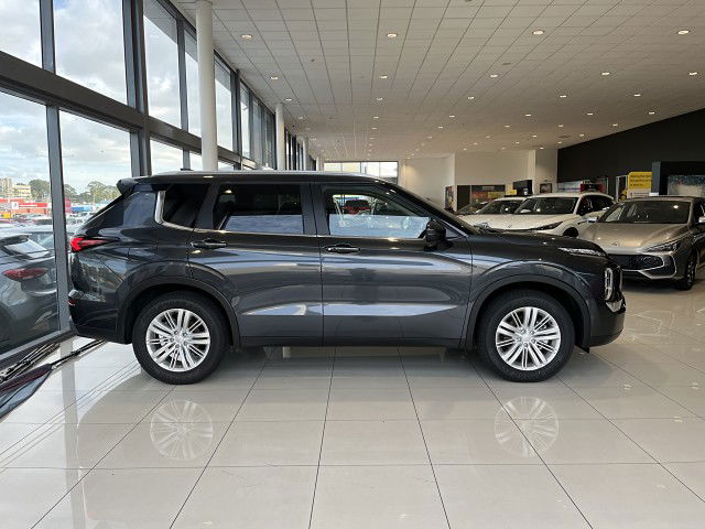 2025 Mitsubishi Outlander Ls 2.5P/Cvt