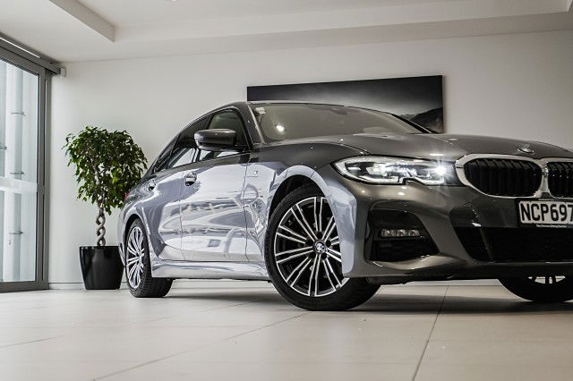 2020 BMW 320i Sedan M-Sport +Comfort