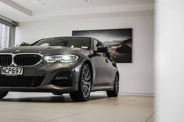 2020 BMW 320i Sedan M-Sport +Comfort