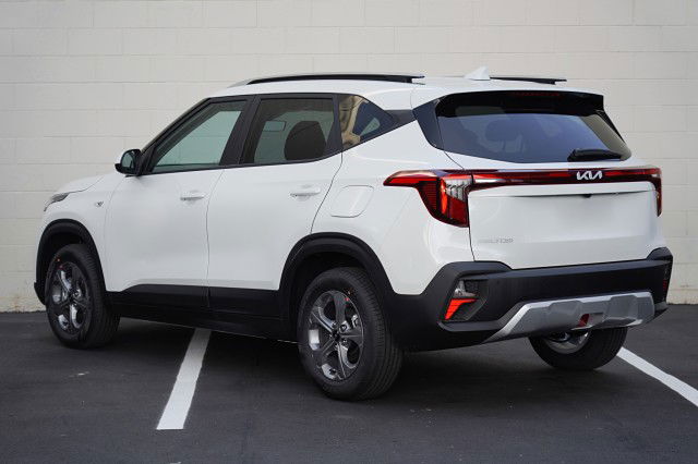 2025 Kia Seltos LX 2.0P