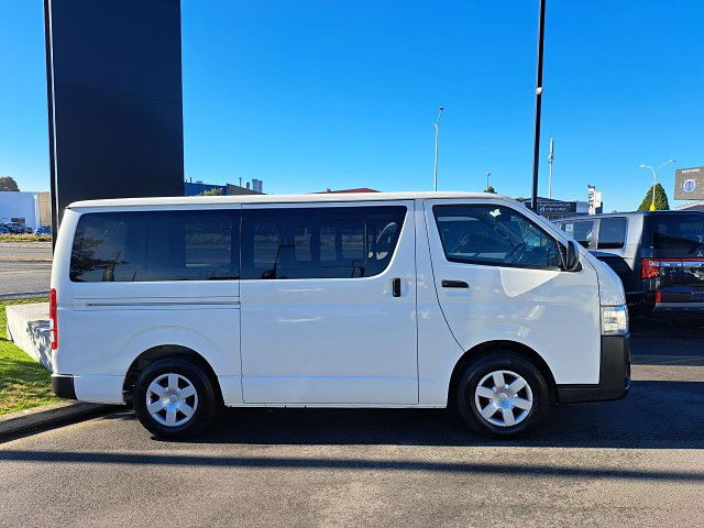 2018 Toyota Hiace 5DR DIESEL