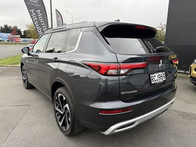 2025 Mitsubishi Outlander PHEV XLS 4WD