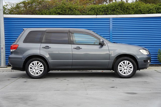 2001 Mitsubishi Airtrek