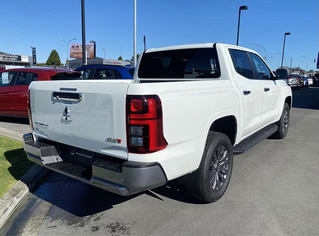 2025 Mitsubishi Triton DC WS 2.4D GLXR 4WD 6AT