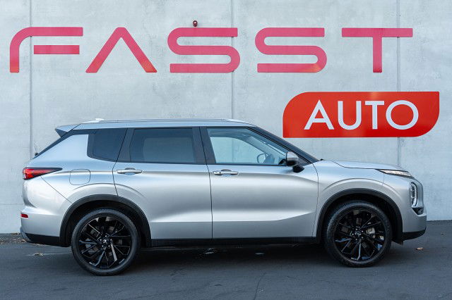 2023 Mitsubishi Outlander XLS 2.5P/CVT