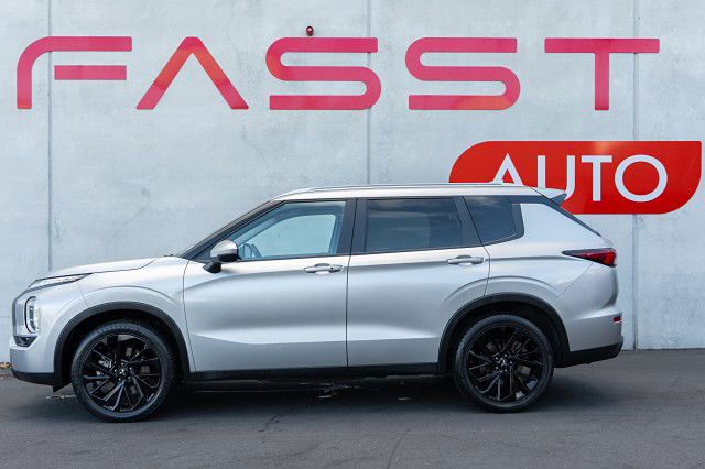 2023 Mitsubishi Outlander XLS 2.5P/CVT