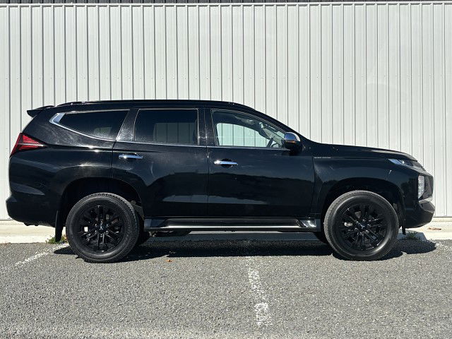 2022 Mitsubishi Pajero Sport VRX 4WD