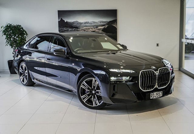 2023 BMW 750i 750e xDrive M Sport