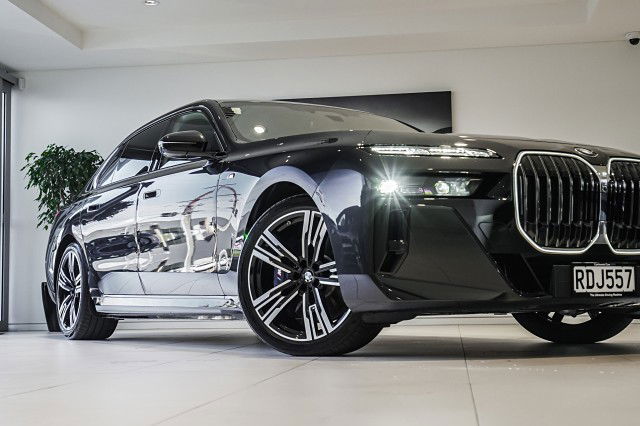 2023 BMW 750i 750e xDrive M Sport