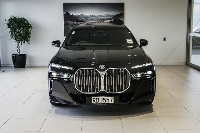 2023 BMW 750i 750e xDrive M Sport