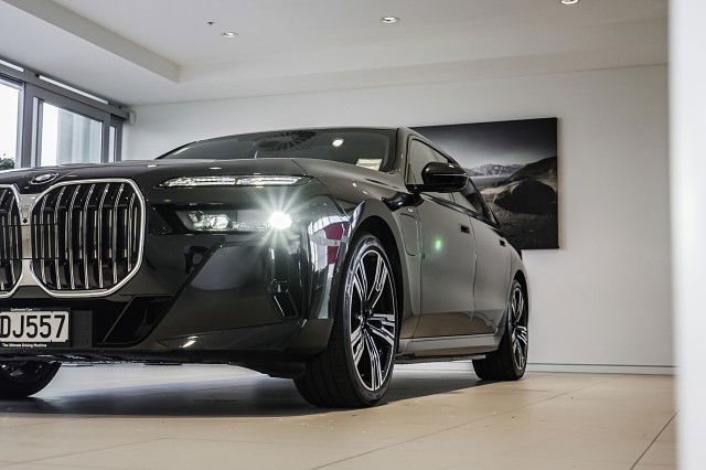 2023 BMW 750i 750e xDrive M Sport